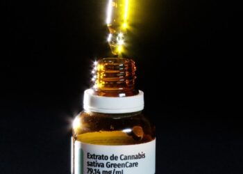 Mulheres de 45 a 64 anos lideram mercado de cannabis medicinal no país