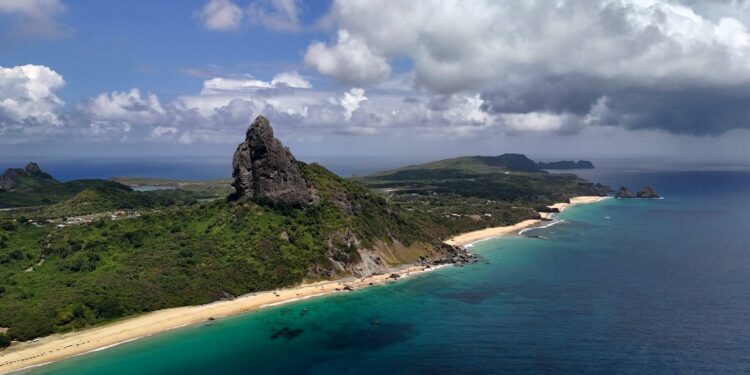 Fernando de Noronha recebe festival literário com programação gratuita