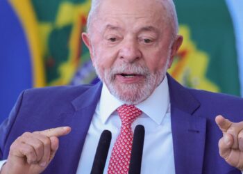 Lula cobra respeito e rejeita interferência dos EUA