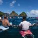Surfistas de Fernando de Noronha homenageiam Petrônio Tavares, incentivador do esporte que morreu no México
